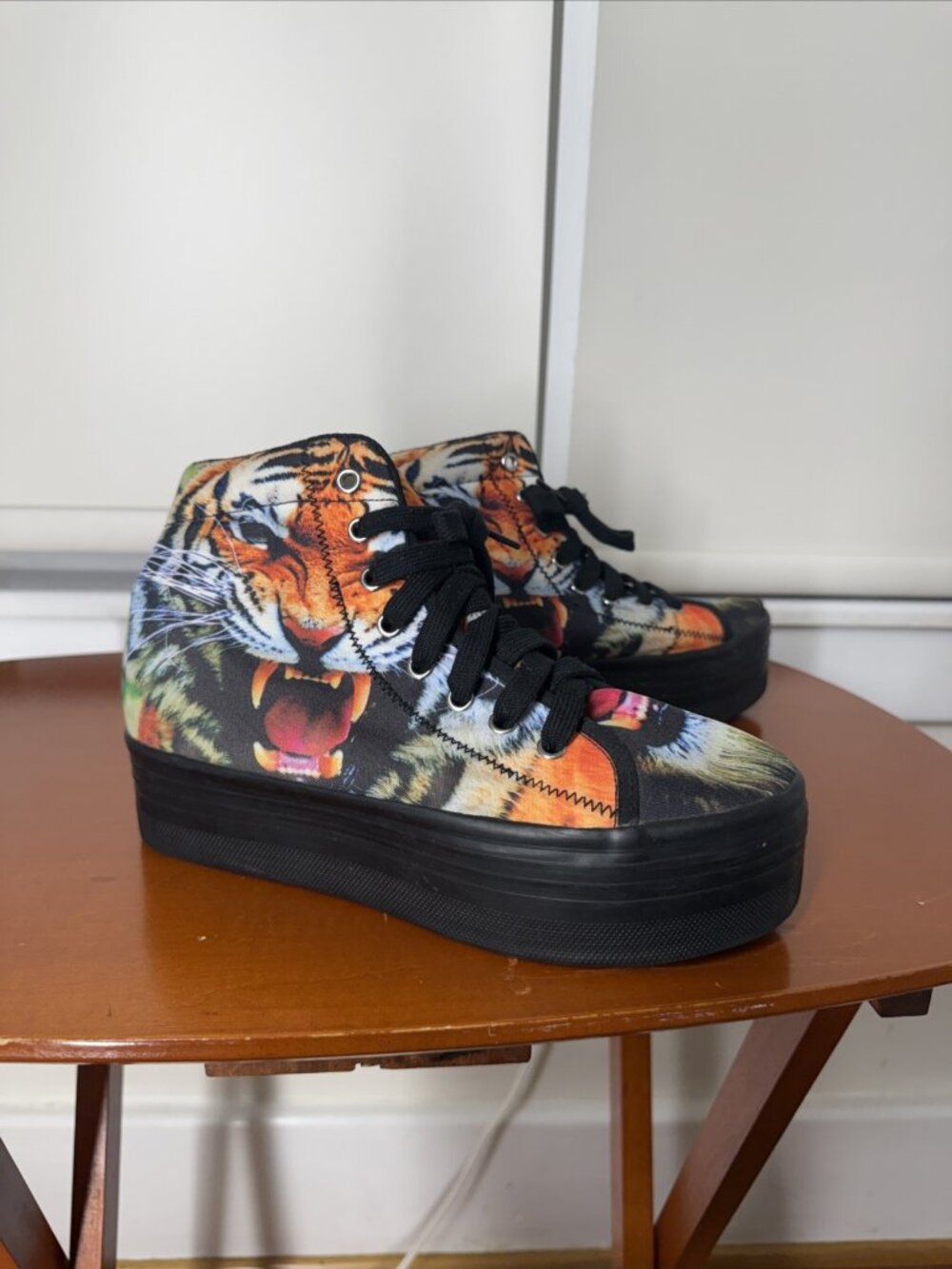 JC Play by Jeffrey Campbell Platform Tiger Print  High Tops Women's Size 9 nice